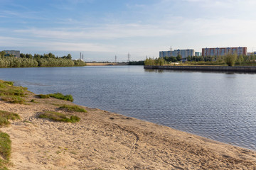 Obraz premium Park on the river Saimaa in Surgut