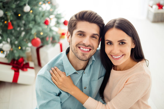 Close up photo of two people charming woman and man hugging feel romance on christmas time x-mas holidays in house indoors