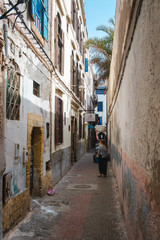 Fototapeta na wymiar Niedliche kleine Seitenstraße in Essaouira