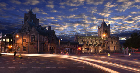 Fototapeta na wymiar Exterior view of the Christ Church Cathedral and Dublinia during sunset
