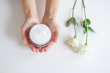 保湿クリーム　ナチュラルなスキンケア