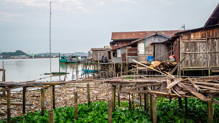 Fototapeta na wymiar slum wooden houses on the riverbank of Mahakam, Samarinda, Borneo, Indonesia