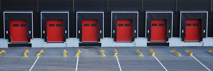 Empty loading dock of a large warehouse. - obrazy, fototapety, plakaty