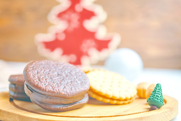Decorative figure of a Christmas tree with cookies on the table