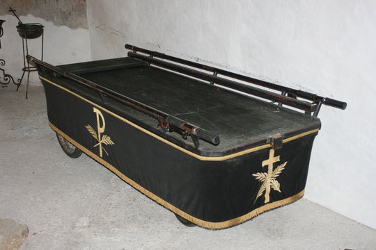 Alter Sargwagen