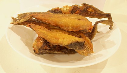 a plate of fried catfish, a typical thai food