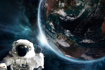 astronaut and the earth 