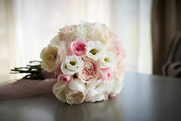 Bouquet of white and pink flowers (roses)