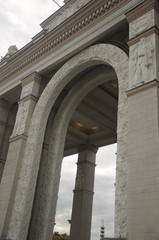 Fototapeta premium Entrance white figured arch of VDNH