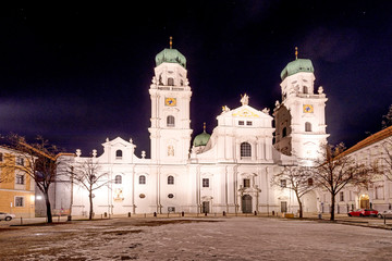 Fototapeta na wymiar St. Stephen's Cathedral in Passau, Bavaria