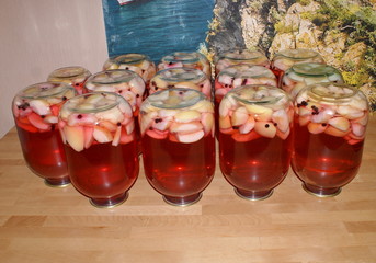 Яблочный компот в трёхлитровых банках