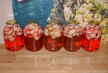 Яблочный компот в трёхлитровых банках