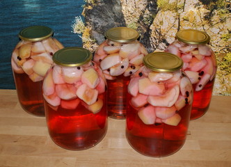 Яблочный компот в трёхлитровых банках