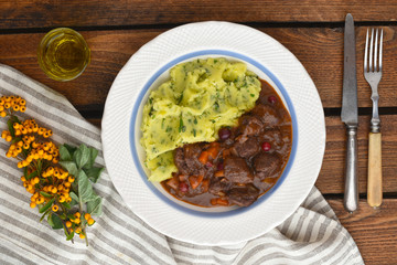 Delicious game ragout with mashed potato and white wine