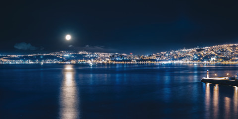 Fototapeta na wymiar Bahía de Valparaíso