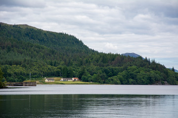 vista panoramica del lago ness