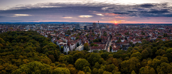 Sonnenuntergang in Hannover mit Eilenriede / Sunset in Hanover - obrazy, fototapety, plakaty