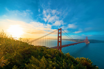 San Francisco's Golden Gate Bridge at sunrise from Marin County - obrazy, fototapety, plakaty