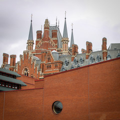 London's British Library facade with the St Pancras Renaissance Hotel towering out above it © Nieuwenkampr
