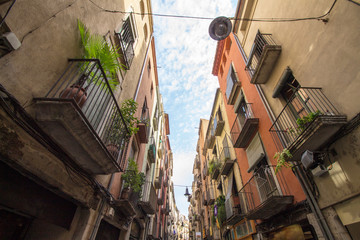 Fototapeta na wymiar Narrow street in the Old Town of Girona, Spain