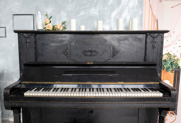 Fototapeta na wymiar elements of the old black piano in the interior