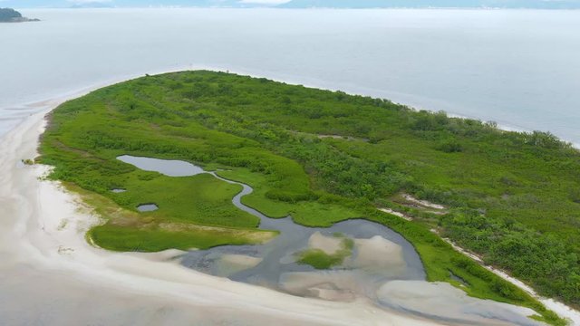 Pontal da Daniela beach, Hills, Cottages, Atlantic ocean (Florianopolis, Brazil)