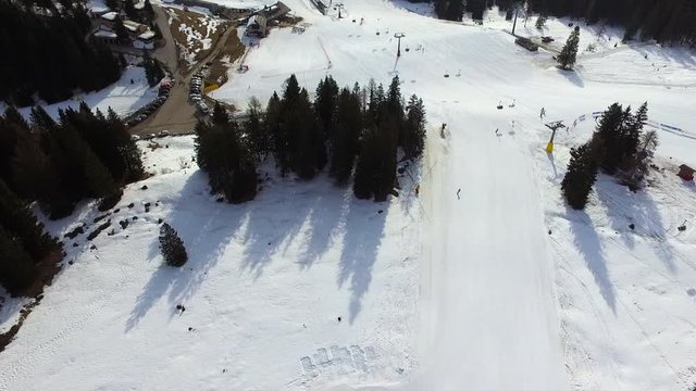 In volo sulle piste da sci