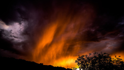 Fototapeta na wymiar red sunset in the clouds 