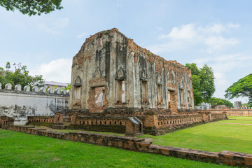 Fototapeta premium Phra Chao Hao hall in Phra Narai Ratchaniwet or King Narai’s Palace. Lopburi, Thailand 