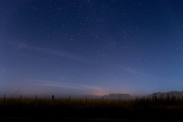 Fototapeta na wymiar Noche estrellada en el campo