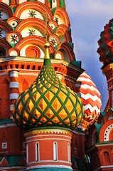 Fototapeta na wymiar Saint Basil cathedral on the Red Square in Moscow 