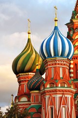 Fototapeta na wymiar Saint Basil cathedral on the Red Square in Moscow 