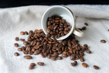Kaffeetasse mit Kaffeebohnen