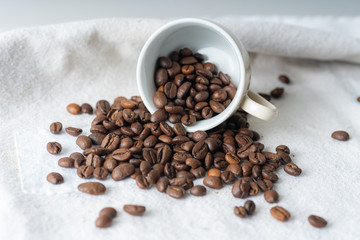 Kaffeetasse mit Kaffeebohnen