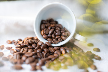 Kaffeetasse mit Kaffeebohnen