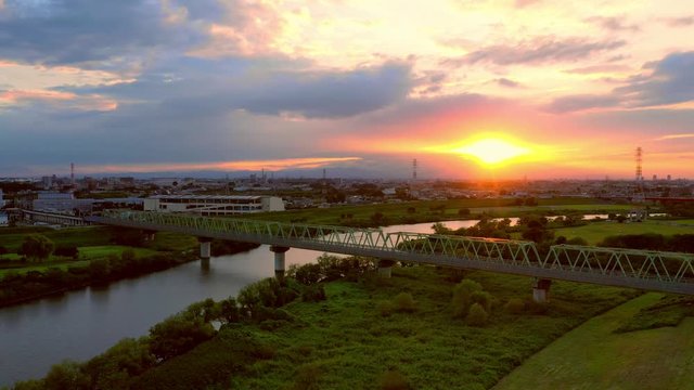 埼玉県彩湖と荒川の夕陽