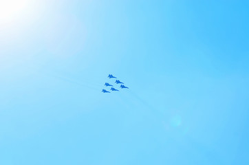 Aerobatics. Planes in the blue sky. Traces of aircraft in the sky. Drawings on the sky.