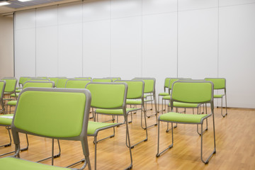 会議室の整列の椅子