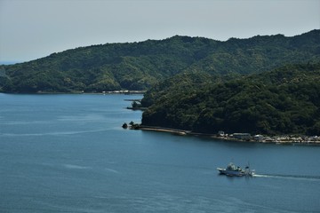 宮津湾を航行する船