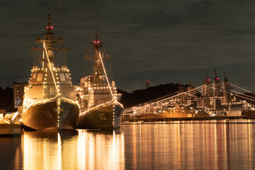 横須賀軍港の夜景 © Josiah.S