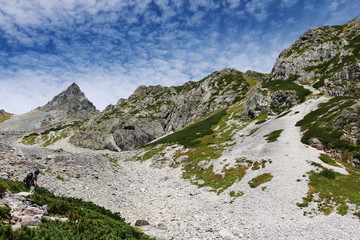 北アルプス　槍沢登山道から槍ヶ岳を仰ぎ見る