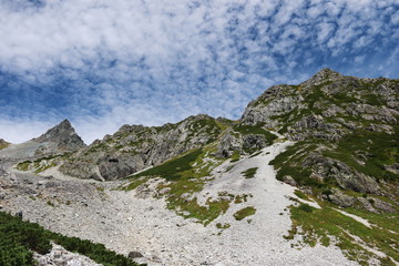 北アルプス　槍沢登山道から槍ヶ岳を仰ぎ見る