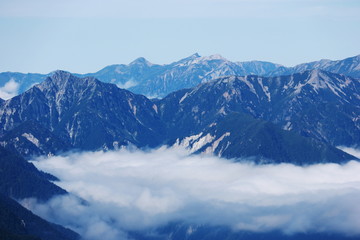 Fototapeta na wymiar 北アルプス　槍ヶ岳山頂からの風景　針ノ木岳と後立山連峰遠景
