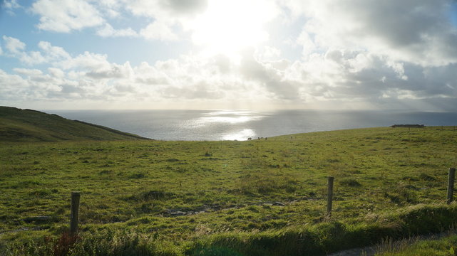 Sonnenstahlen bei schlechten Wetter auf Irland