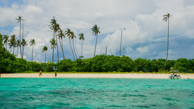 Sibuan island with turquoise water and beautiful beach at Semporna, Sabah.