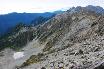 北アルプス　大喰岳山頂からの風景　中岳、南岳越しに穂高連峰への縦走路を望む