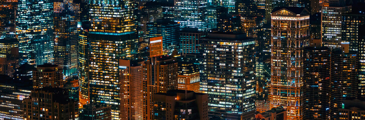 Chicago-Stadtbildwolkenkratzer nachts Luftbild