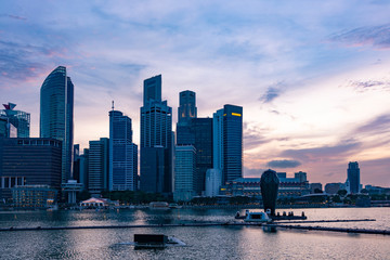 Fototapeta premium View of central Singapore skyline at sunset