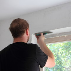 Worker putty with spatula window opening