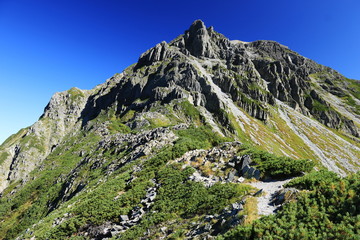 北アルプス　槍ヶ岳から北穂高岳への大キレット縦走　大キレットの風景　南岳の岩壁